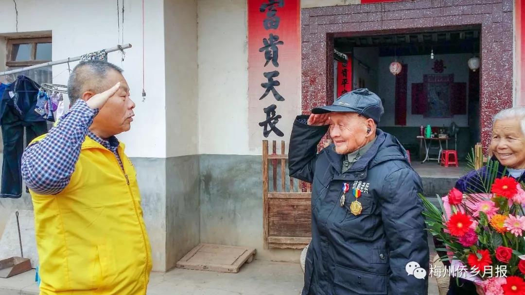 李建華與抗戰(zhàn)老兵的故事：為英雄盡孝道，為后世傳善行